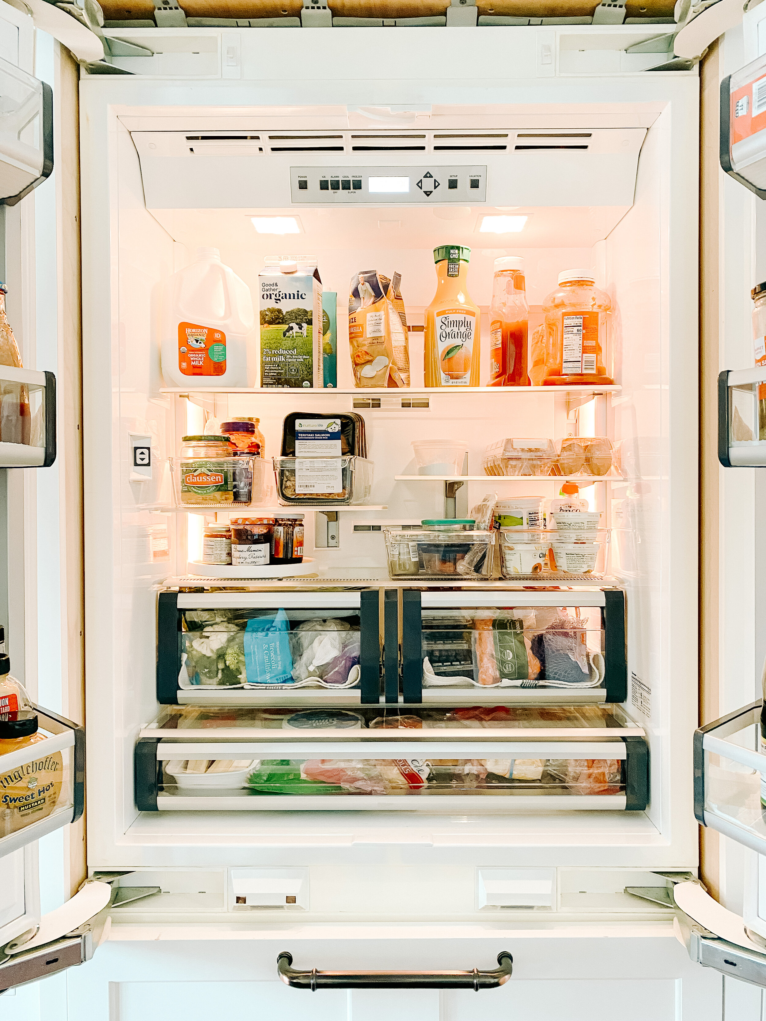 What You Should Know Before Deep Cleaning & Organizing Your Fridge