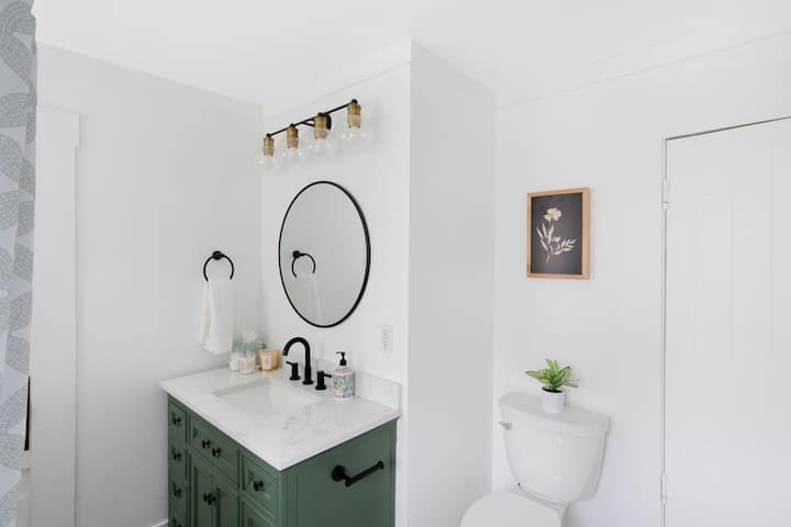 Full bathroom image 2